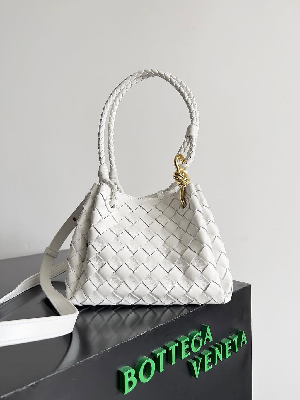 BV 25s Parachute Handbag 21cm Intrecciato Calfskin Leather GHW