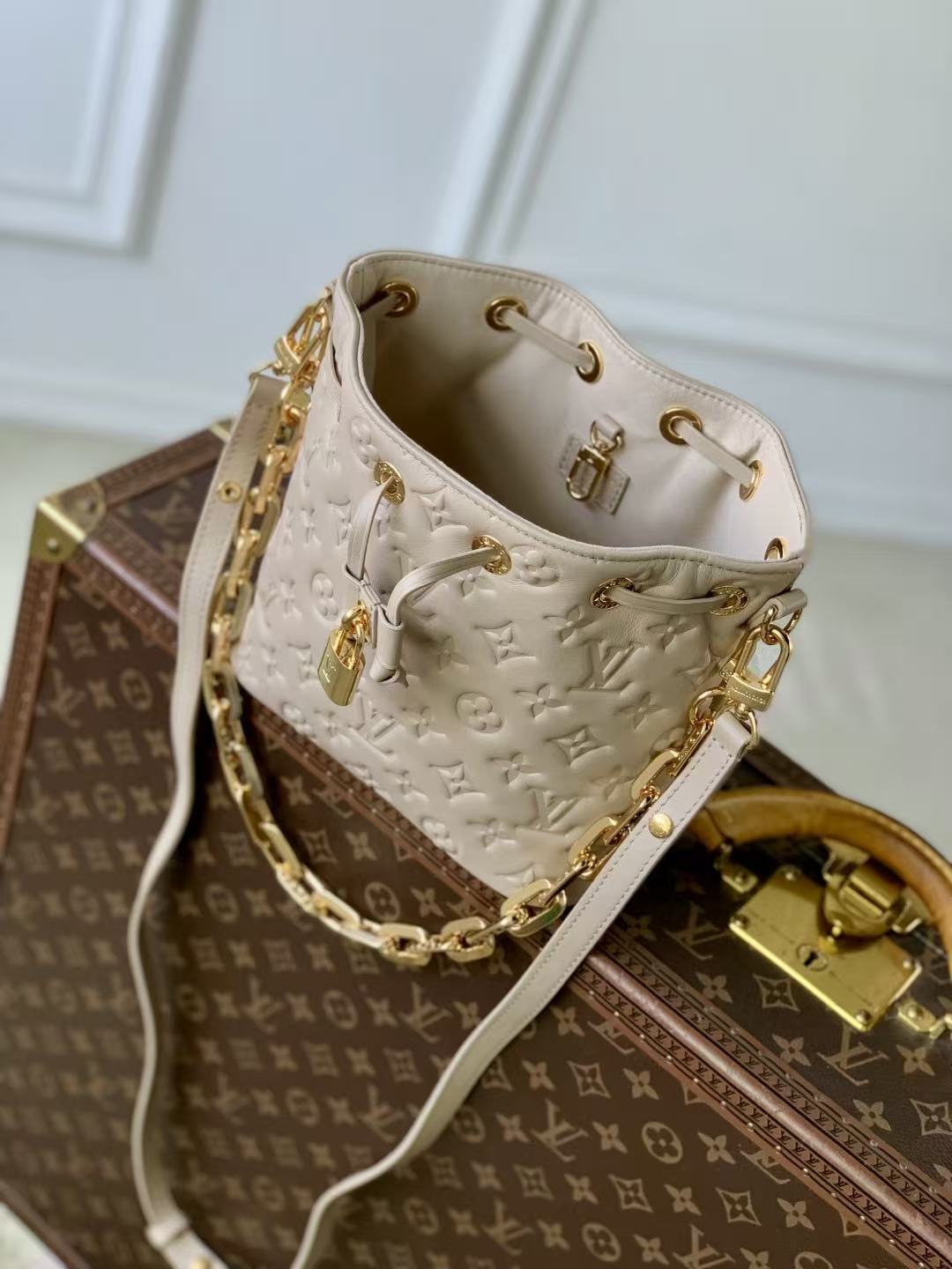 LV Coussin Bucket Bag Beige/Gray Galet Sheepskin