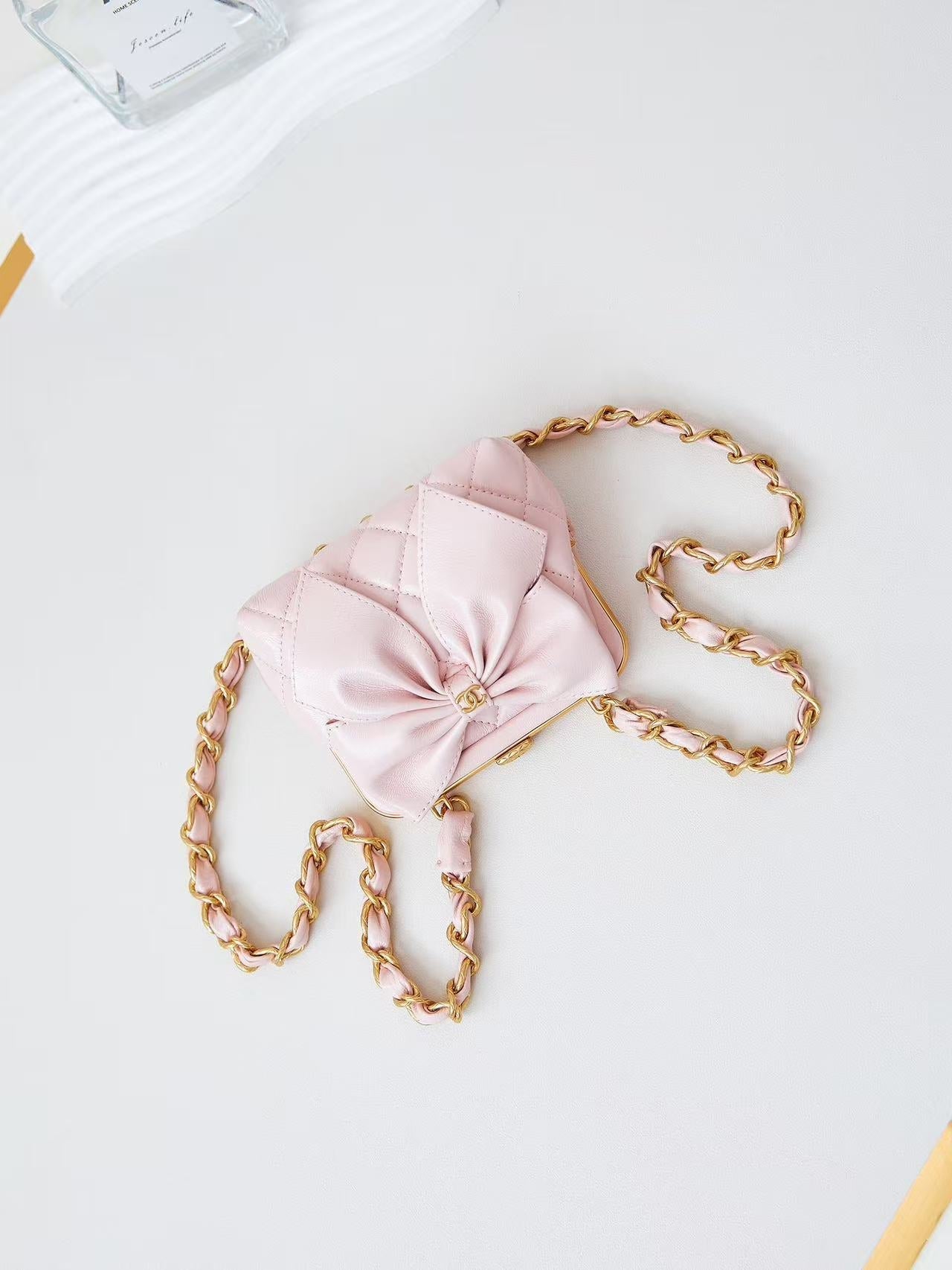 CC 24A Bowknot Kiss Lock Clutch Bag with Chain 13cm Pink Lambskin