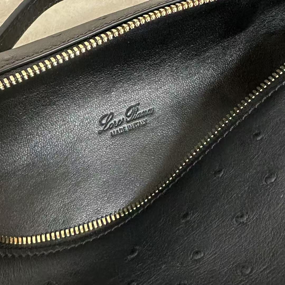 EXTRA POCKET L19 IN BLACK OSTRICH WITH GOLD HARDWARE