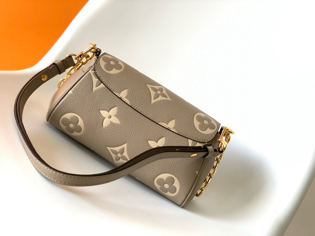 favorite 24 dove cream biocolor monogram empreinte leather
