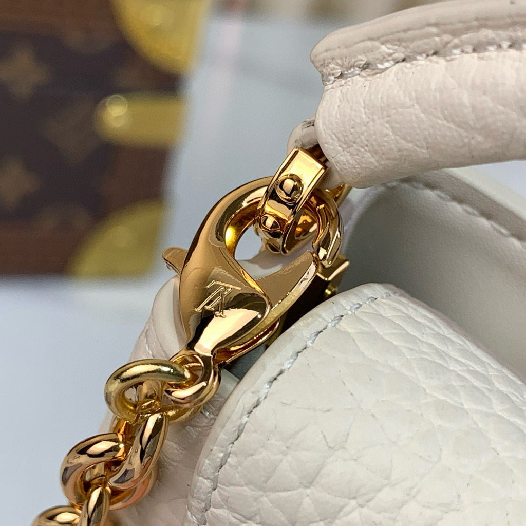 Micro Capucines 10.5cm White Cowhide Leather
