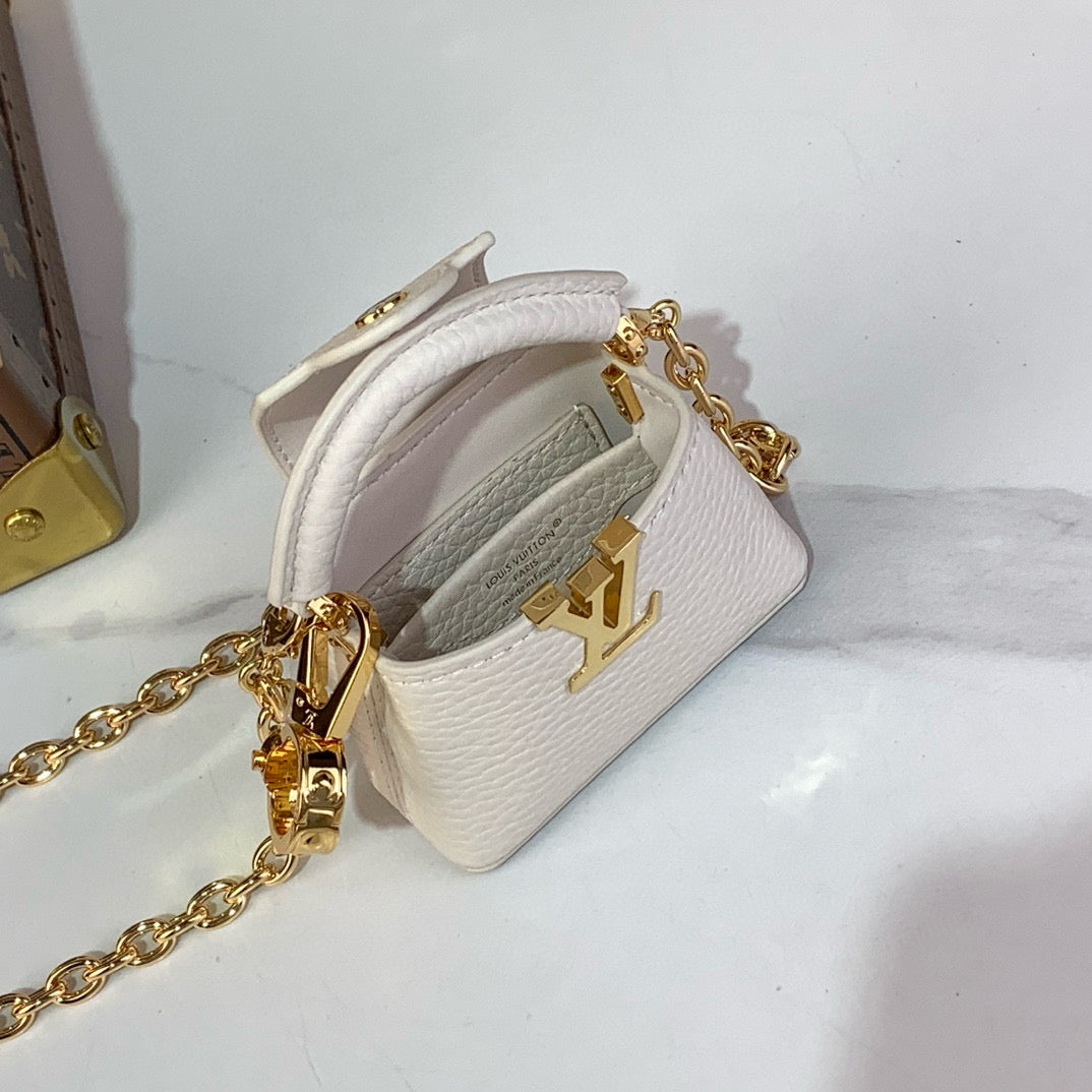 Micro Capucines 10.5cm White Cowhide Leather