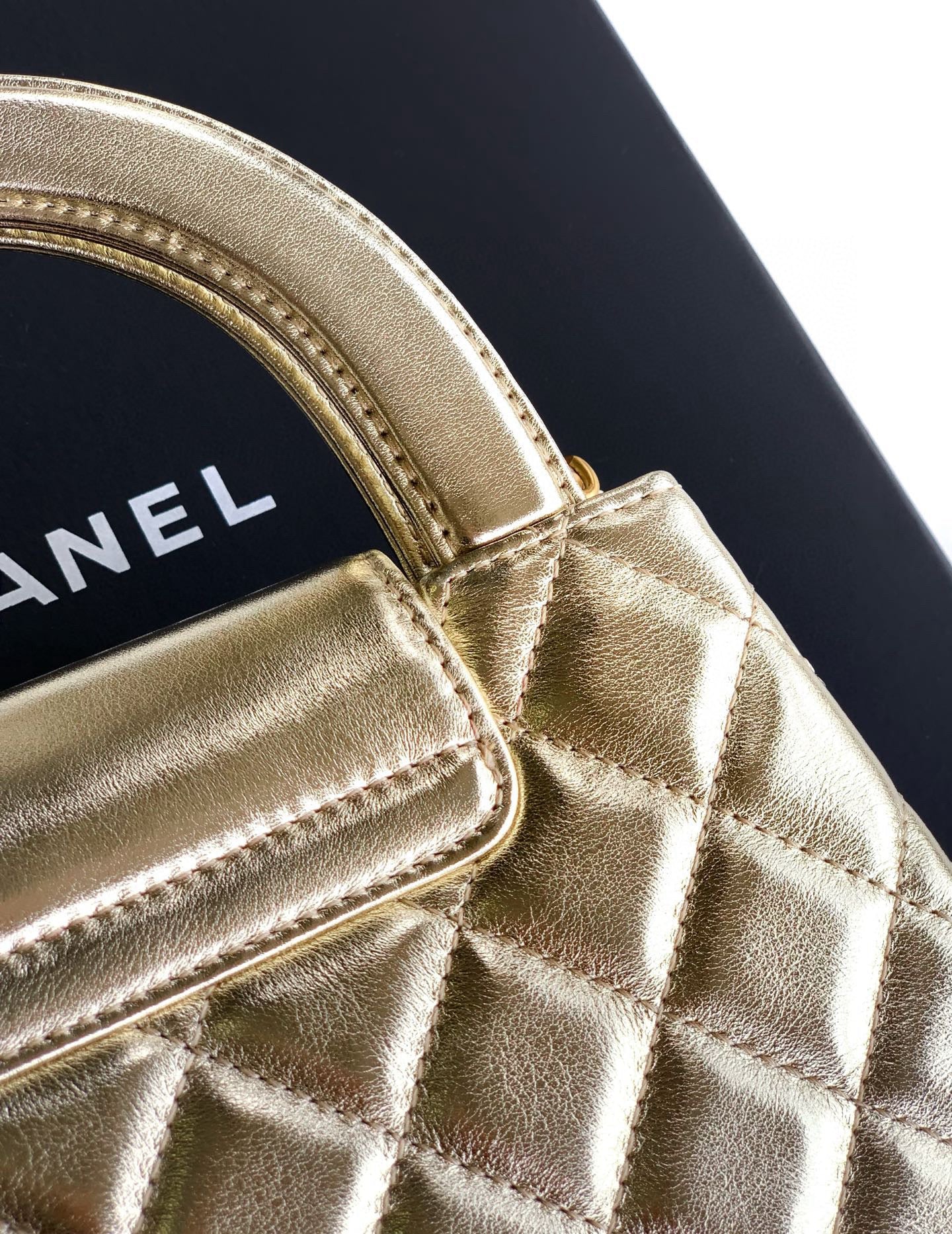 CC 25A nano 19cm kelly shopper bag metallic gold lambskin gold hardware