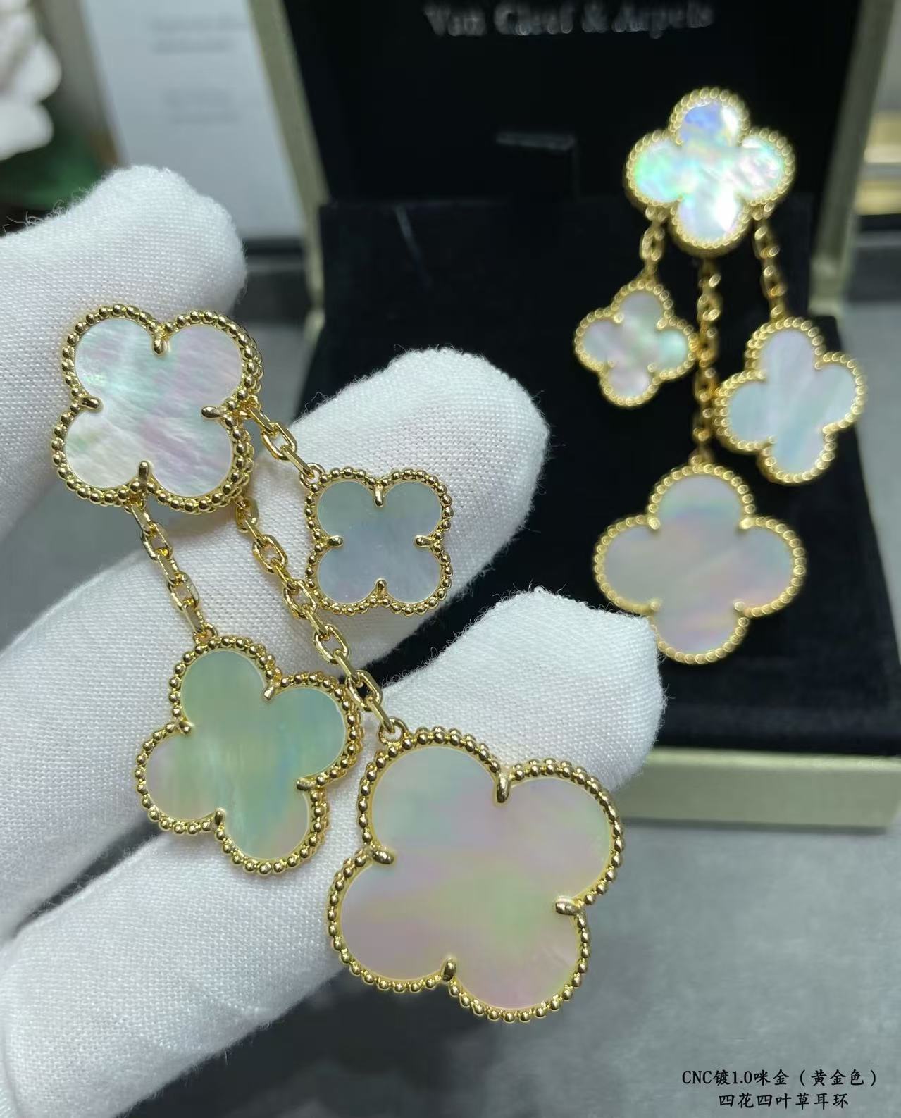 ECLOVER MOP 4 MOTIFS GOLD EARRINGS