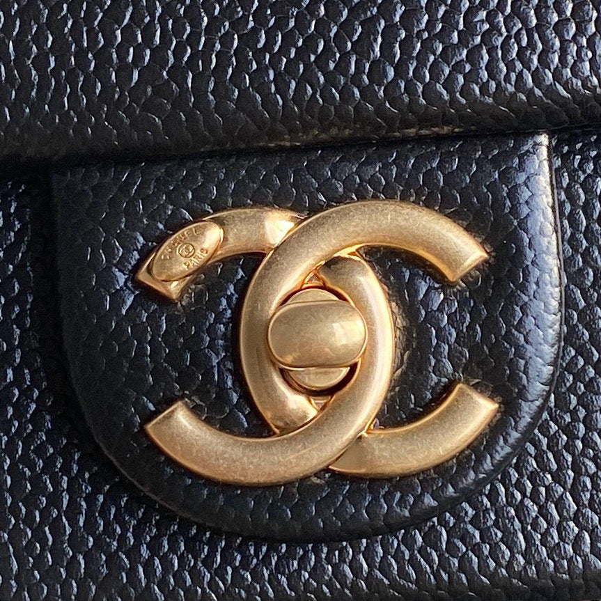 Medium Classic Flap Bag 23cm Black Caviar Calfskin Gold Hardware