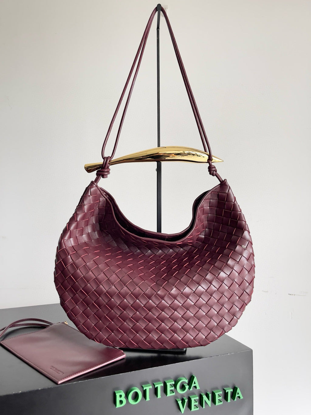 SARDINE 39 WITH CHAIN IN BAROLO LAMBSKIN