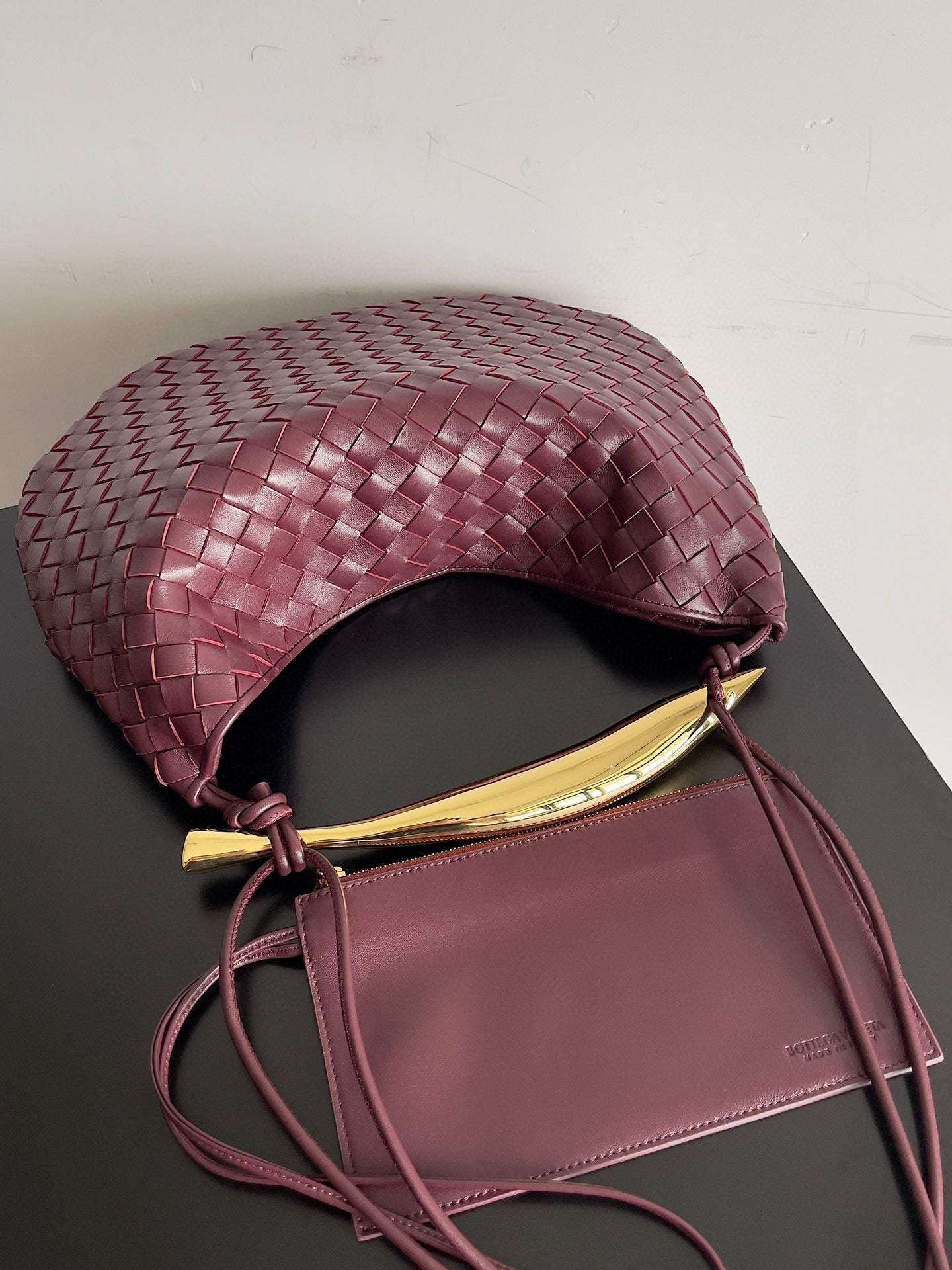SARDINE 39 WITH CHAIN IN BAROLO LAMBSKIN