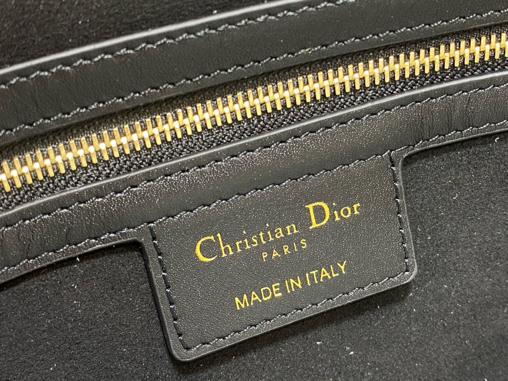 MONTAIGNE AVENUE 23 BAG IN BLACK CALFSKIN