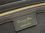 MONTAIGNE AVENUE 23 BAG IN BLACK CALFSKIN