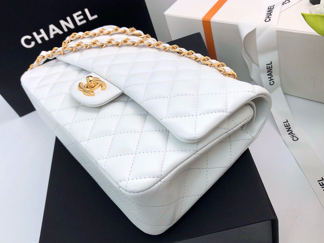 CLASSIC FLAP 25 WHITE LAMBSKIN LIGHT GOLD HARDWARE