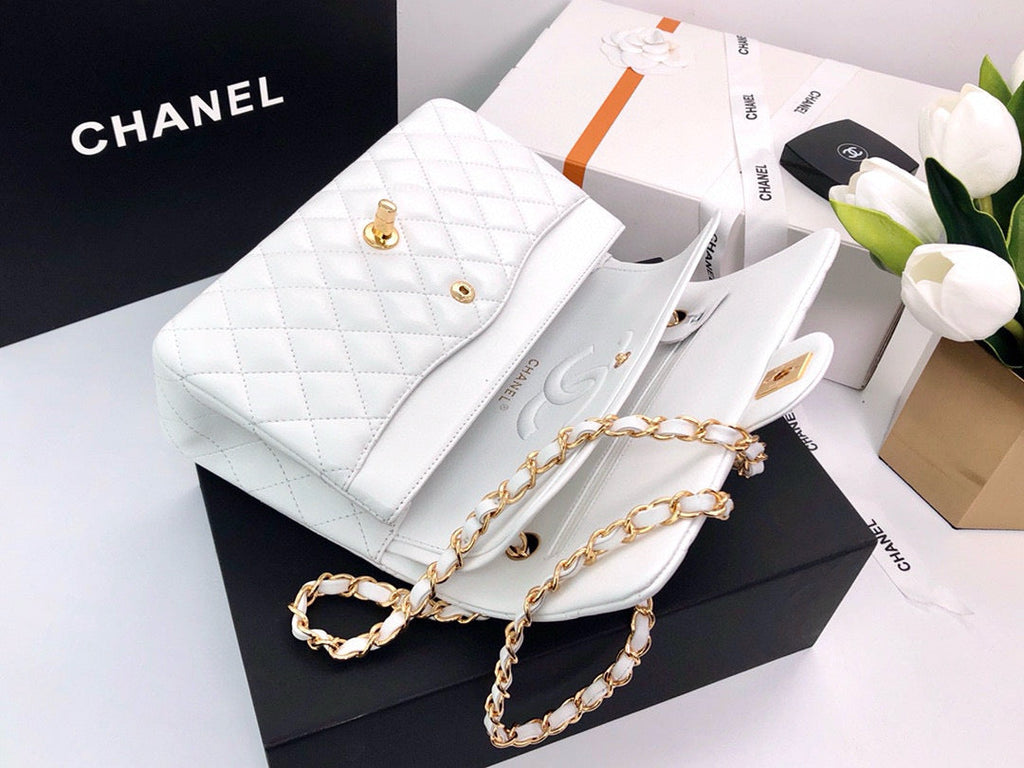 CLASSIC FLAP 25 WHITE LAMBSKIN LIGHT GOLD HARDWARE