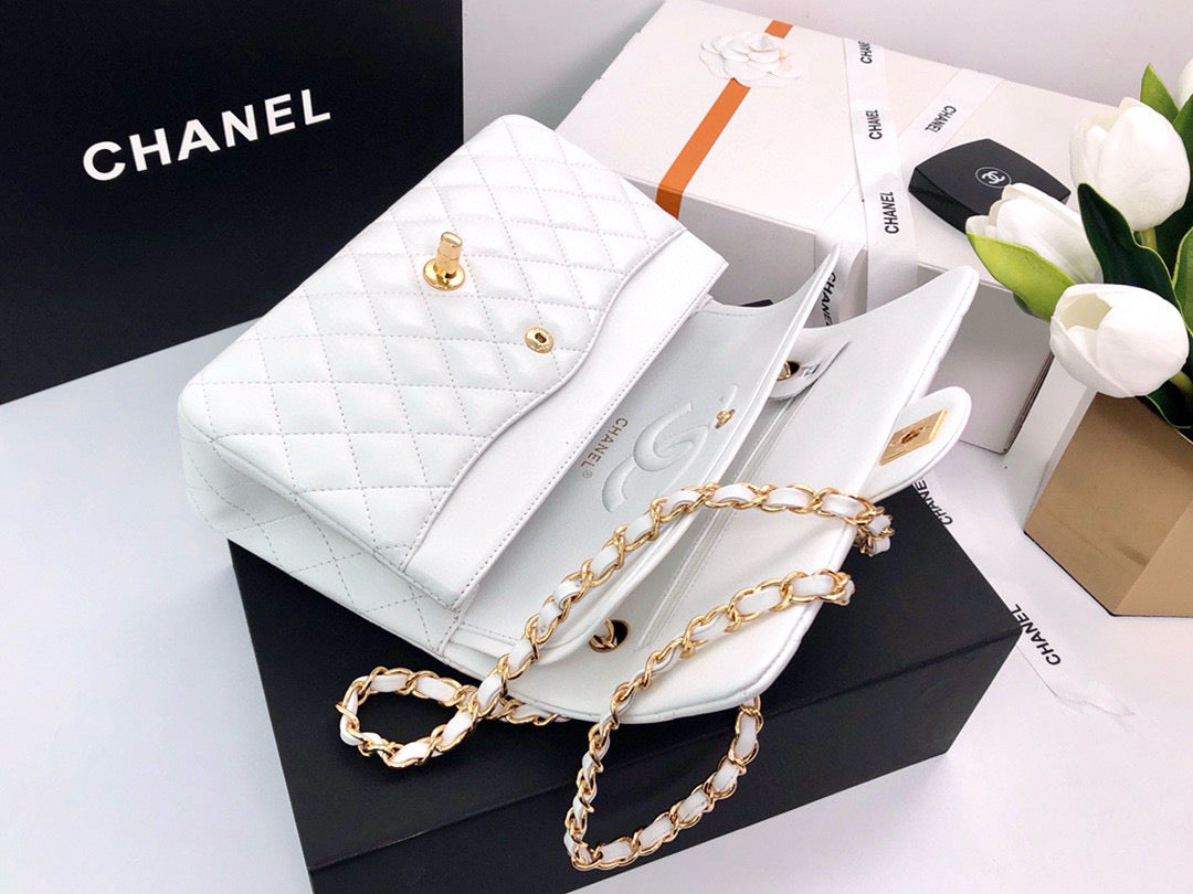 CLASSIC FLAP 25 WHITE LAMBSKIN LIGHT GOLD HARDWARE