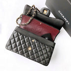 CLASSIC FLAP 30 BLACK LAMBSKIN LIGHT GOLD HARDWARE