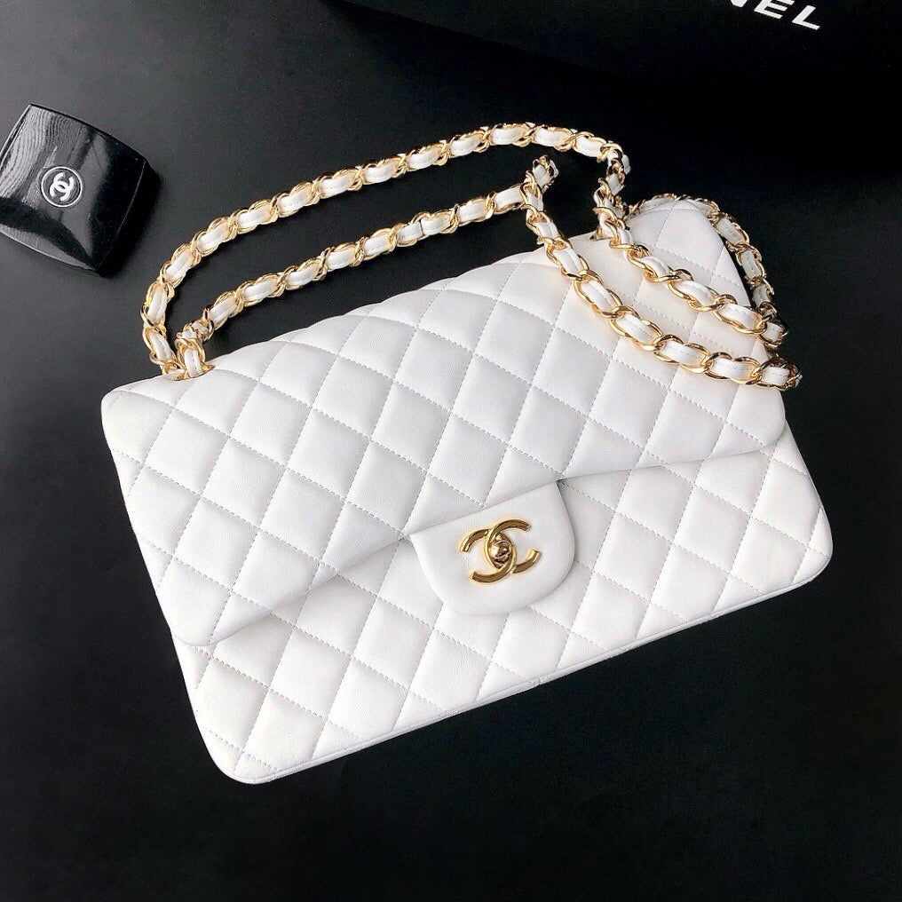 CLASSIC FLAP 30 WHITE LAMBSKIN LIGHT GOLD HARDWARE