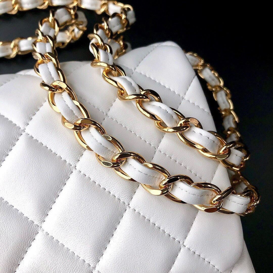 CLASSIC FLAP 30 WHITE LAMBSKIN LIGHT GOLD HARDWARE