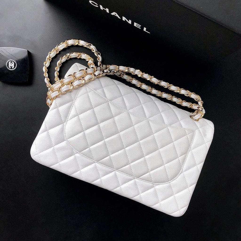 CLASSIC FLAP 30 WHITE LAMBSKIN LIGHT GOLD HARDWARE