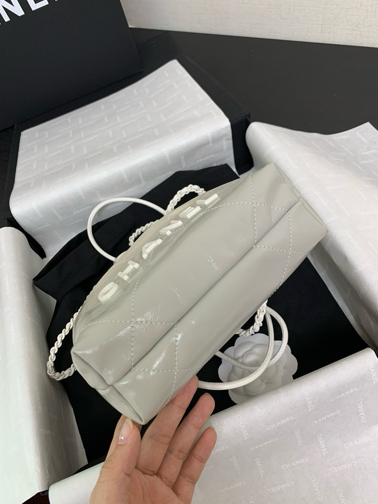 CC 22 ANTIBA HOBO BAG WHITE 23CM LAMBSKIN