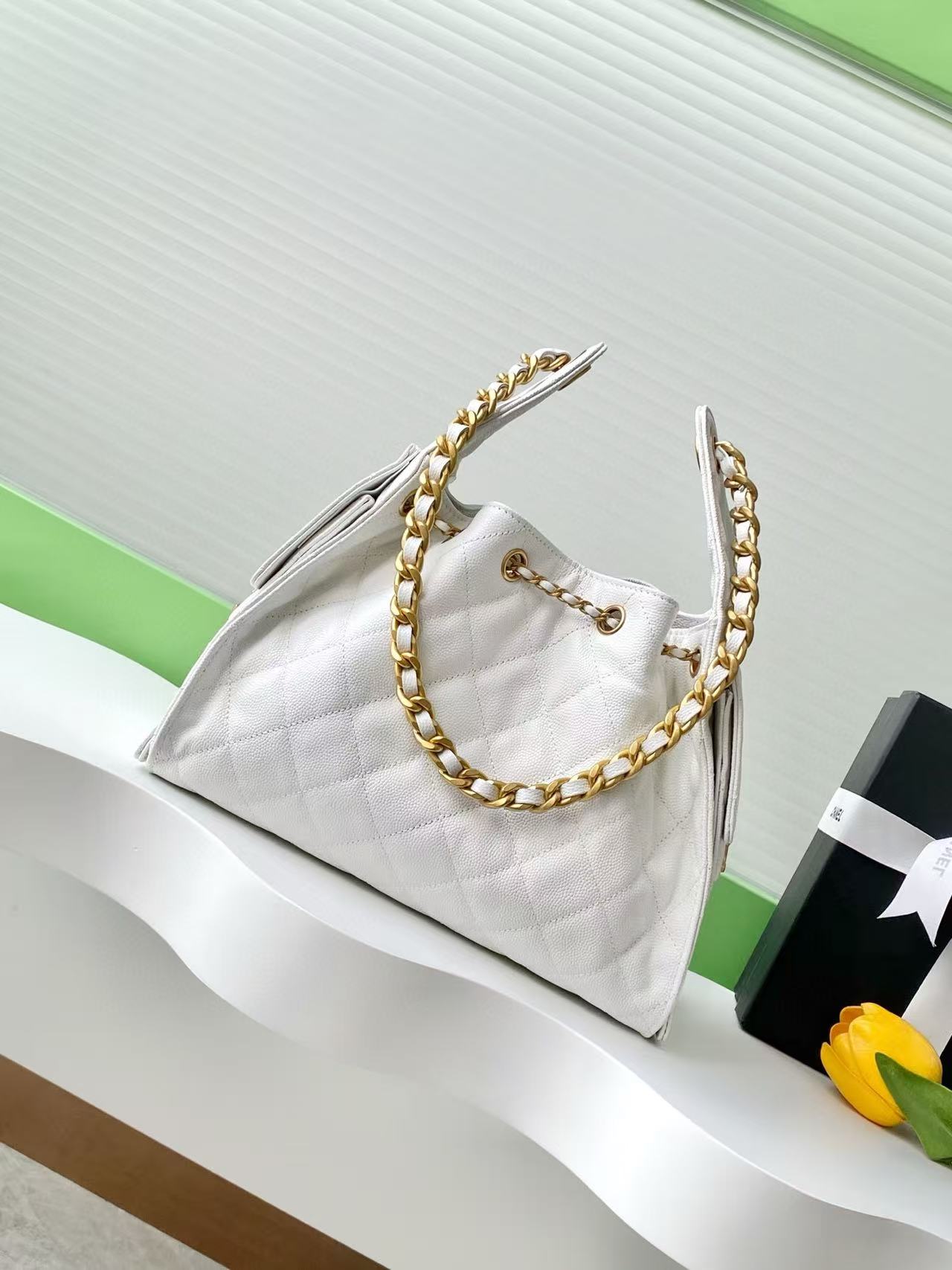 CC 25C Hobo Bag 30cm White Grained Calfskin