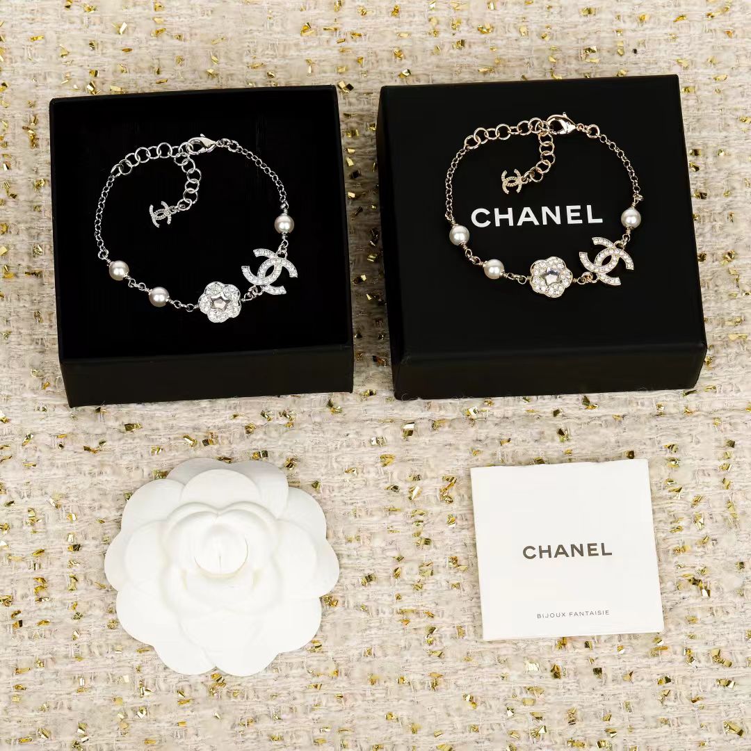 CC 5 Motif Flower With Pearl and Double C Bracelet
