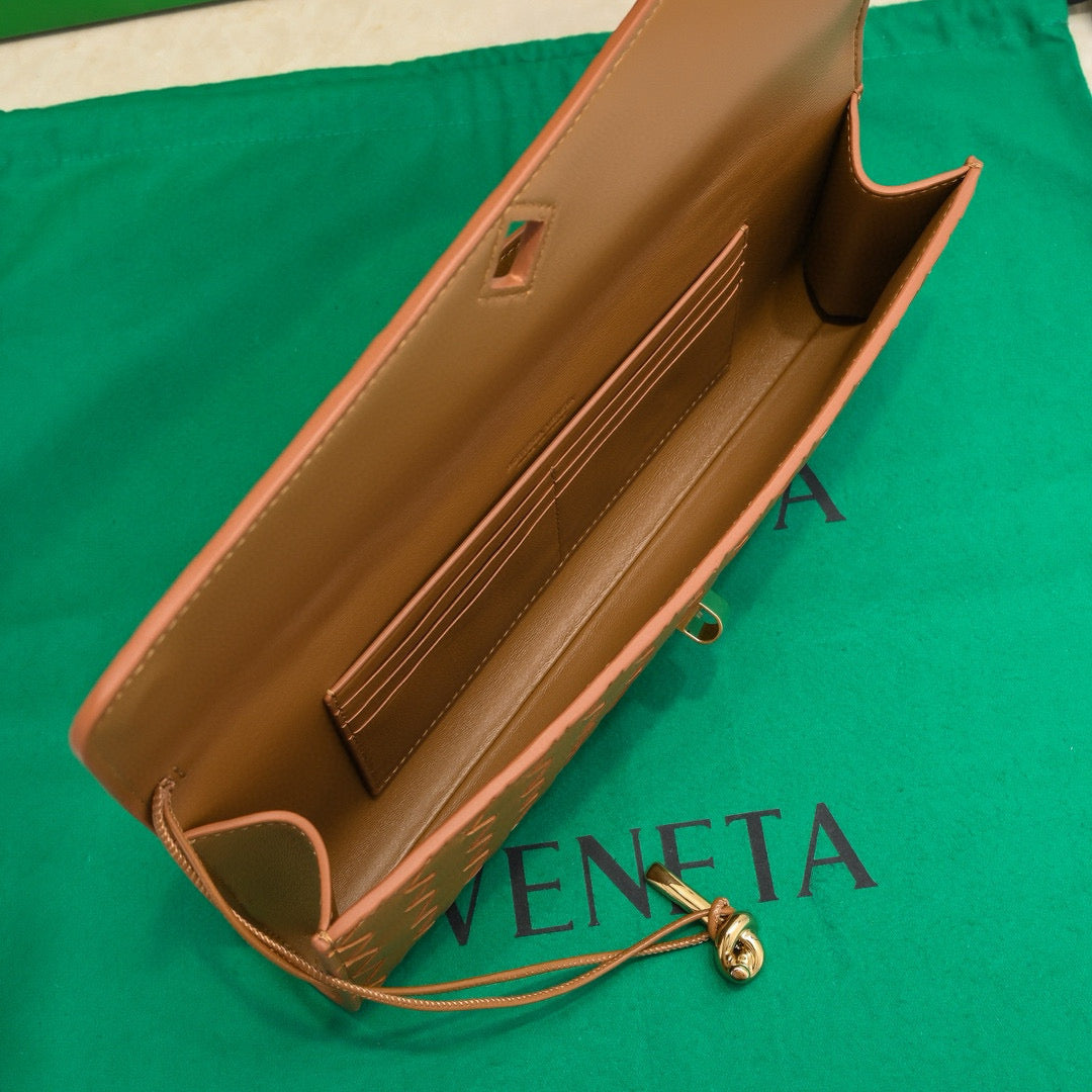 BV Long Clutch Andiamo With Handle 31cm Brown Calfskin Ghw