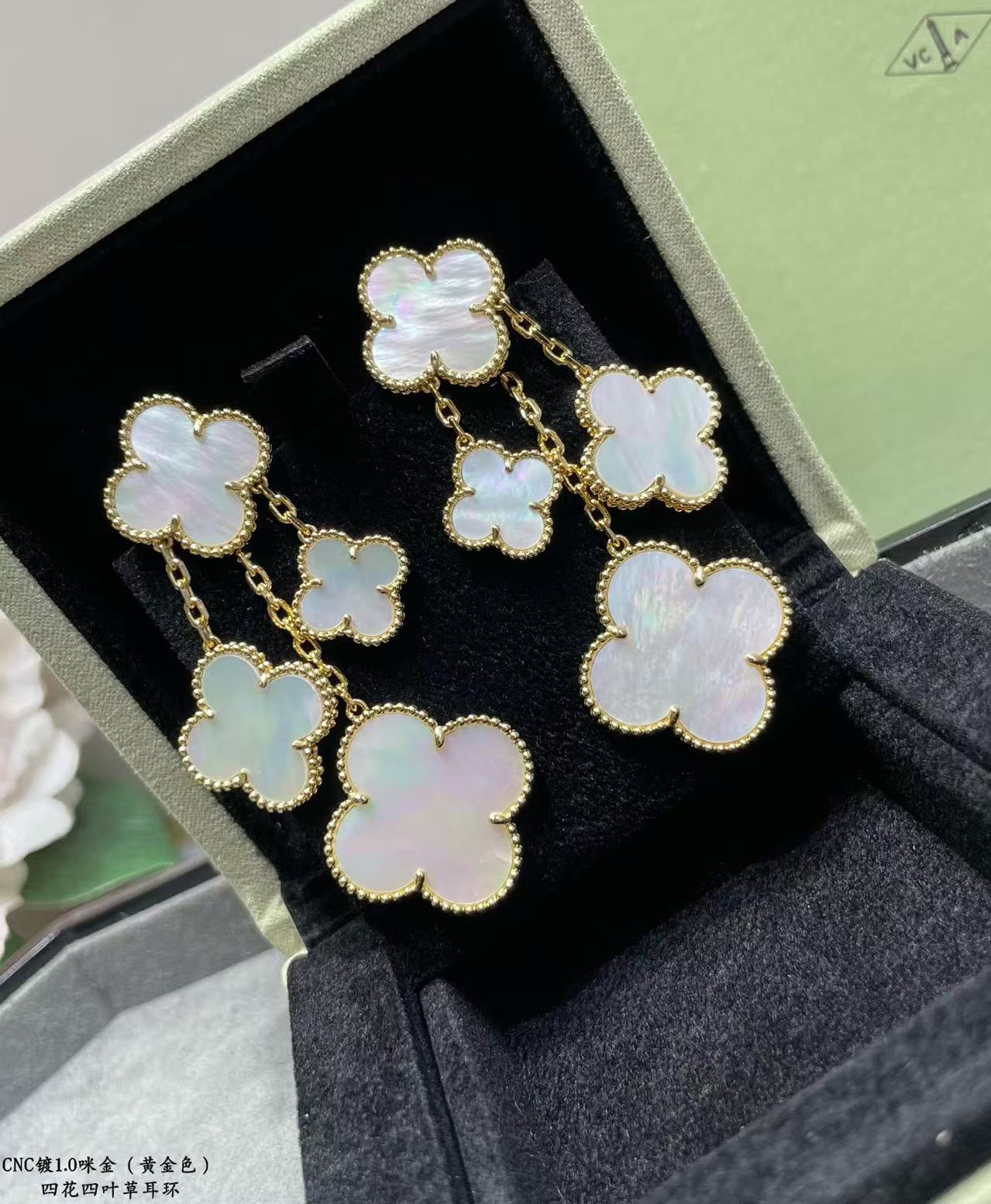 ECLOVER MOP 4 MOTIFS GOLD EARRINGS
