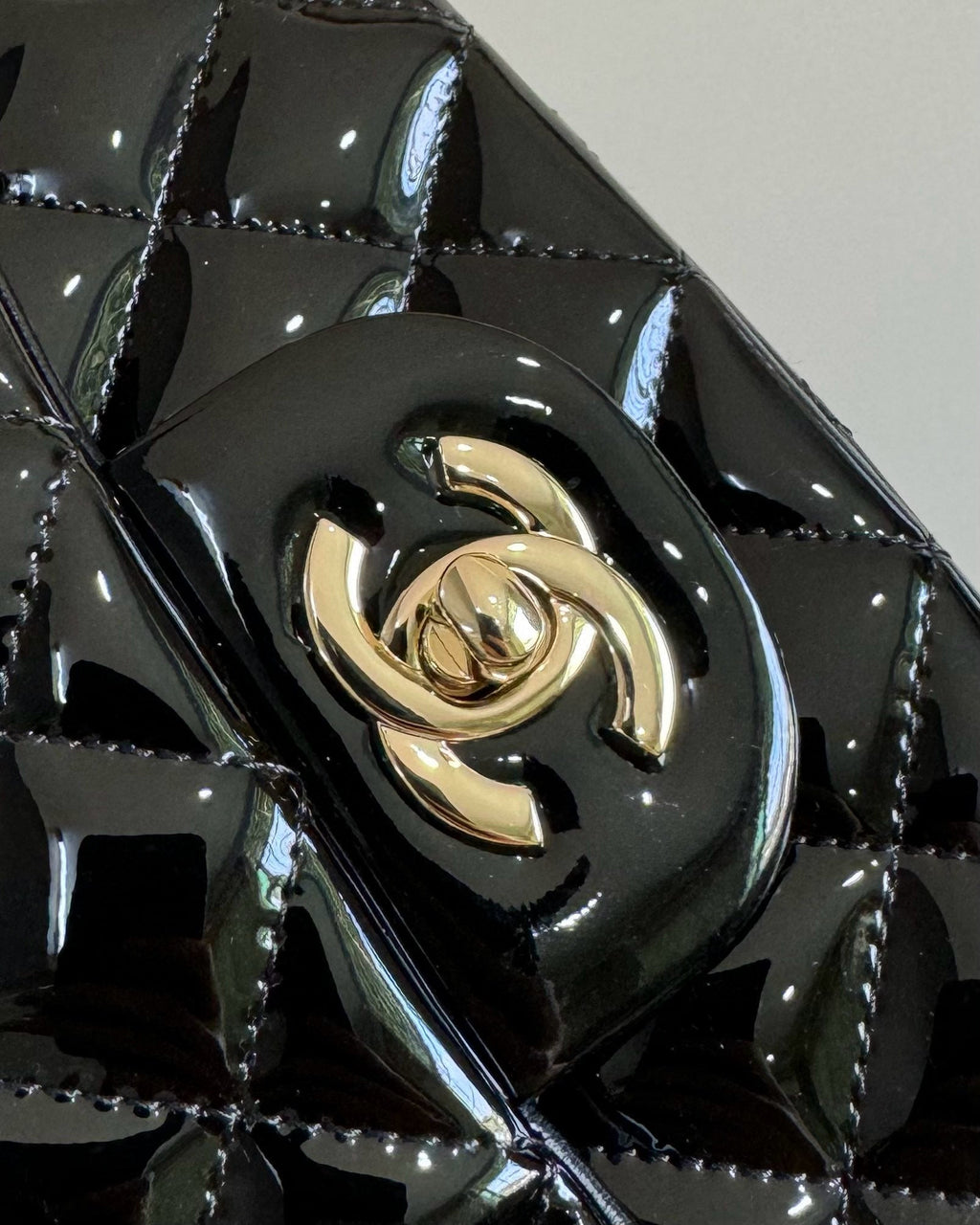 MINI FLAP BAG 20 IN BLACK CALFSKIN GOLD HARDWARE