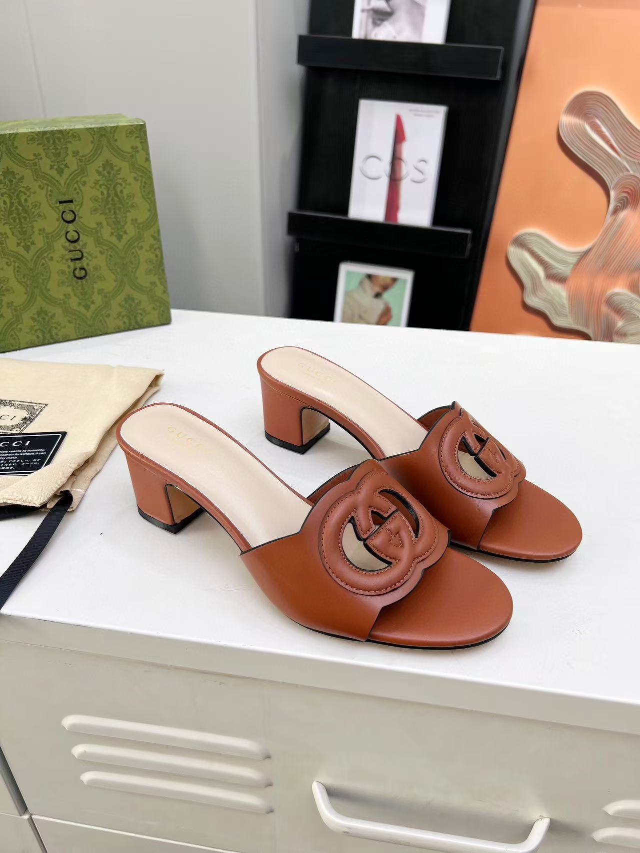 MID-HEEL 5 CM MULE IN BROWN CALFSKIN