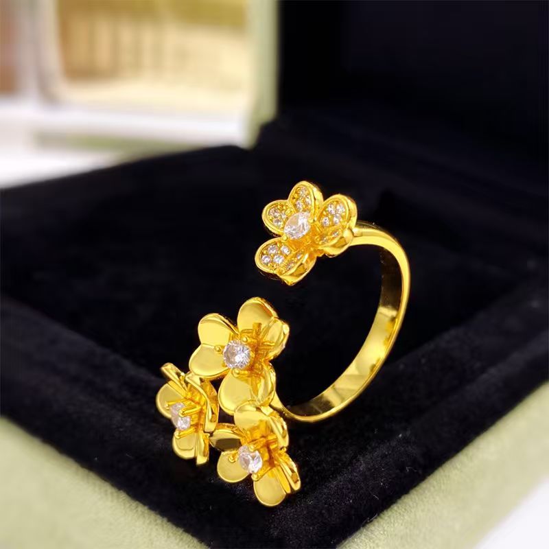 Van Cleef & Arpels Frivole Ring