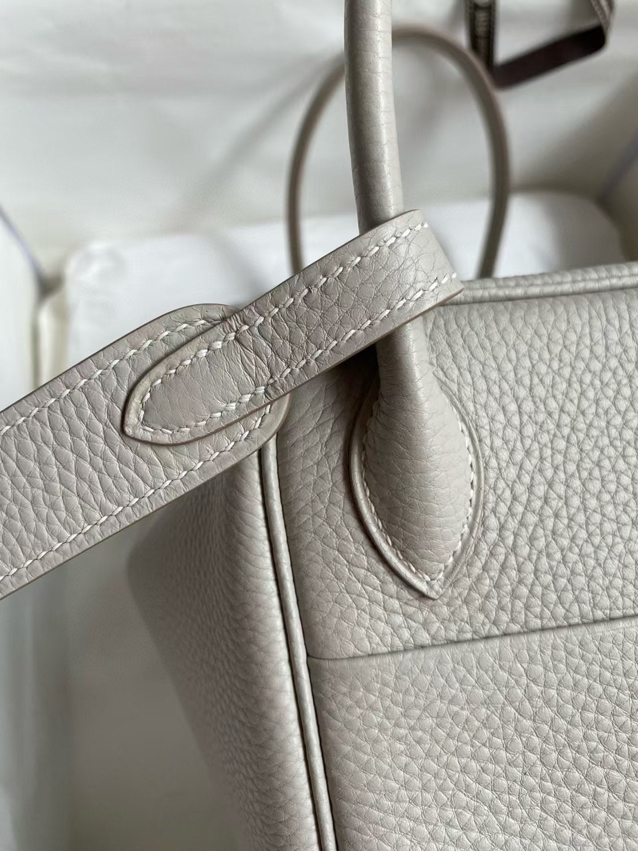 HM Lindy 26cm Pearl Grey Clemence Leather