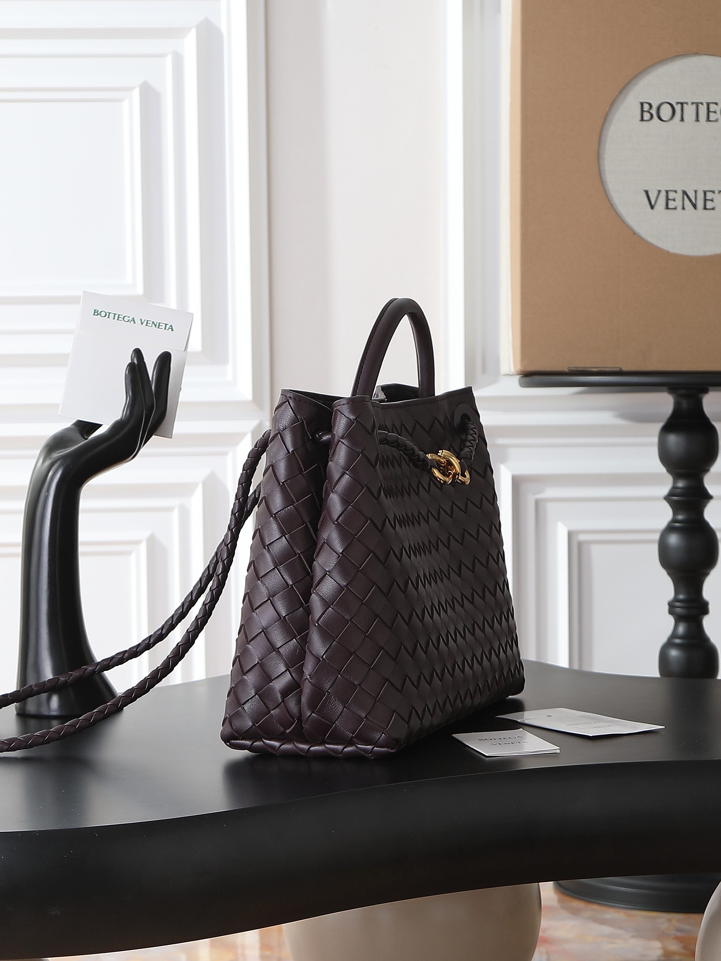 BV MEDIUM ANDIAMO 32CM DARK BROWN CHOCOLATE LAMBSKIN