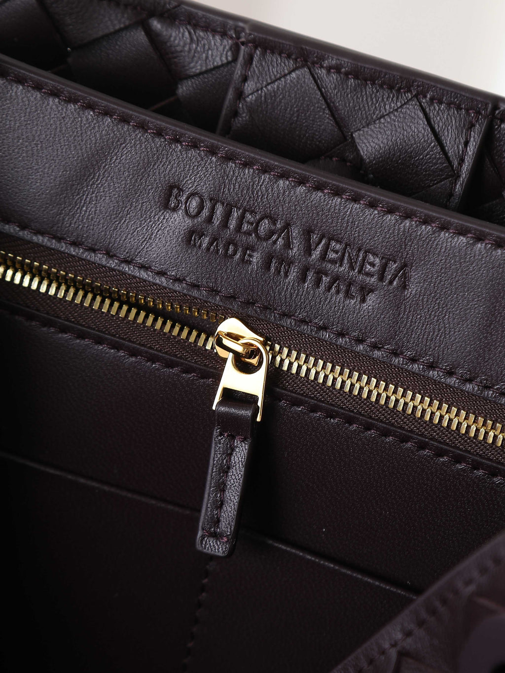 BV MEDIUM ANDIAMO 32CM DARK BROWN CHOCOLATE LAMBSKIN