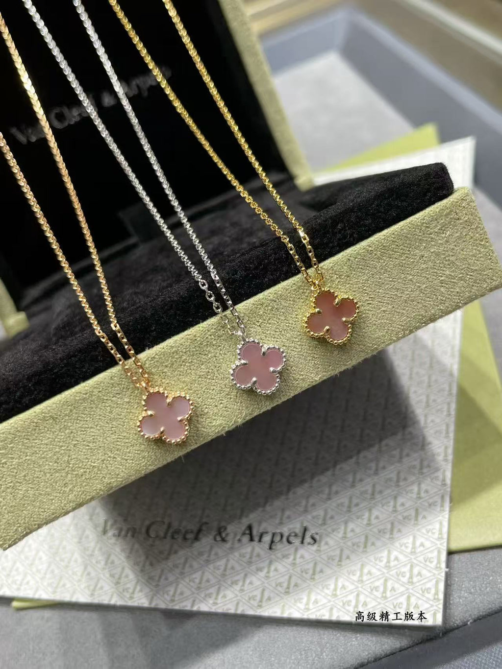 Alhambra Pendant