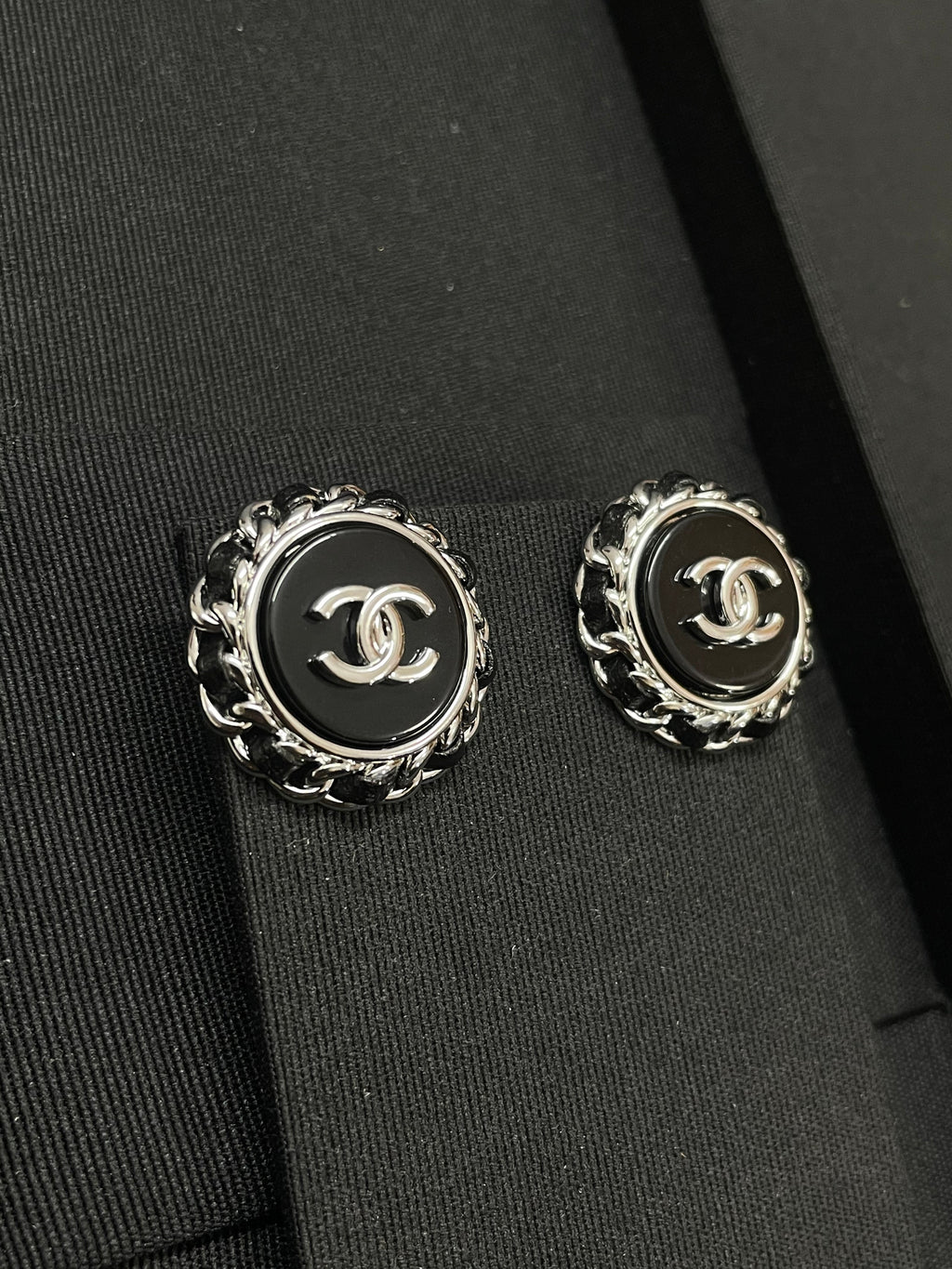 25P EARRING IN COPPER BLACK LEATHER-THREADED OVAL
