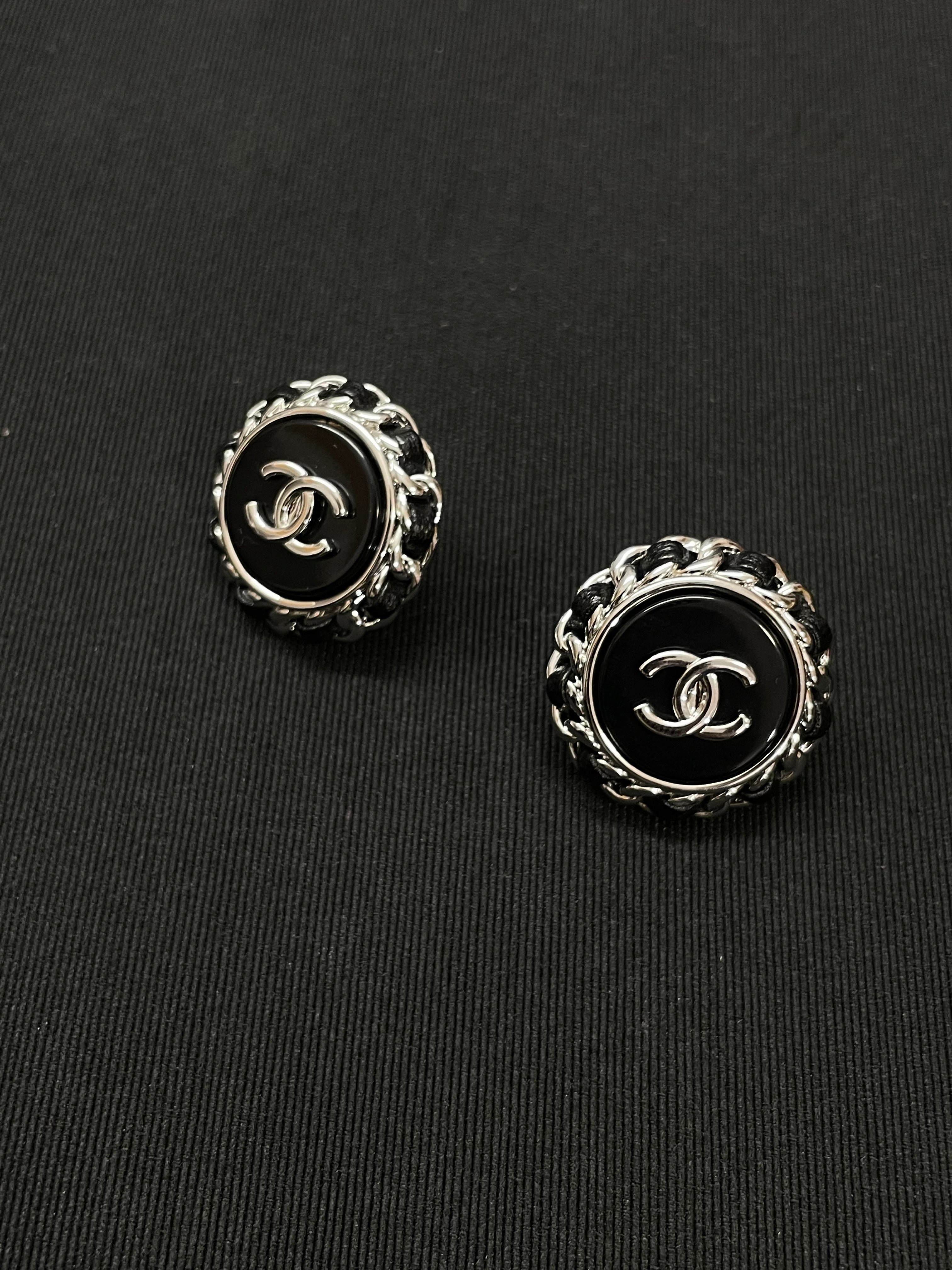 25P EARRING IN COPPER BLACK LEATHER-THREADED OVAL