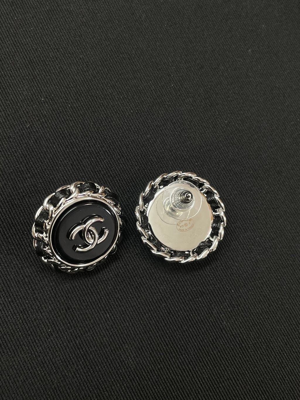 25P EARRING IN COPPER BLACK LEATHER-THREADED OVAL