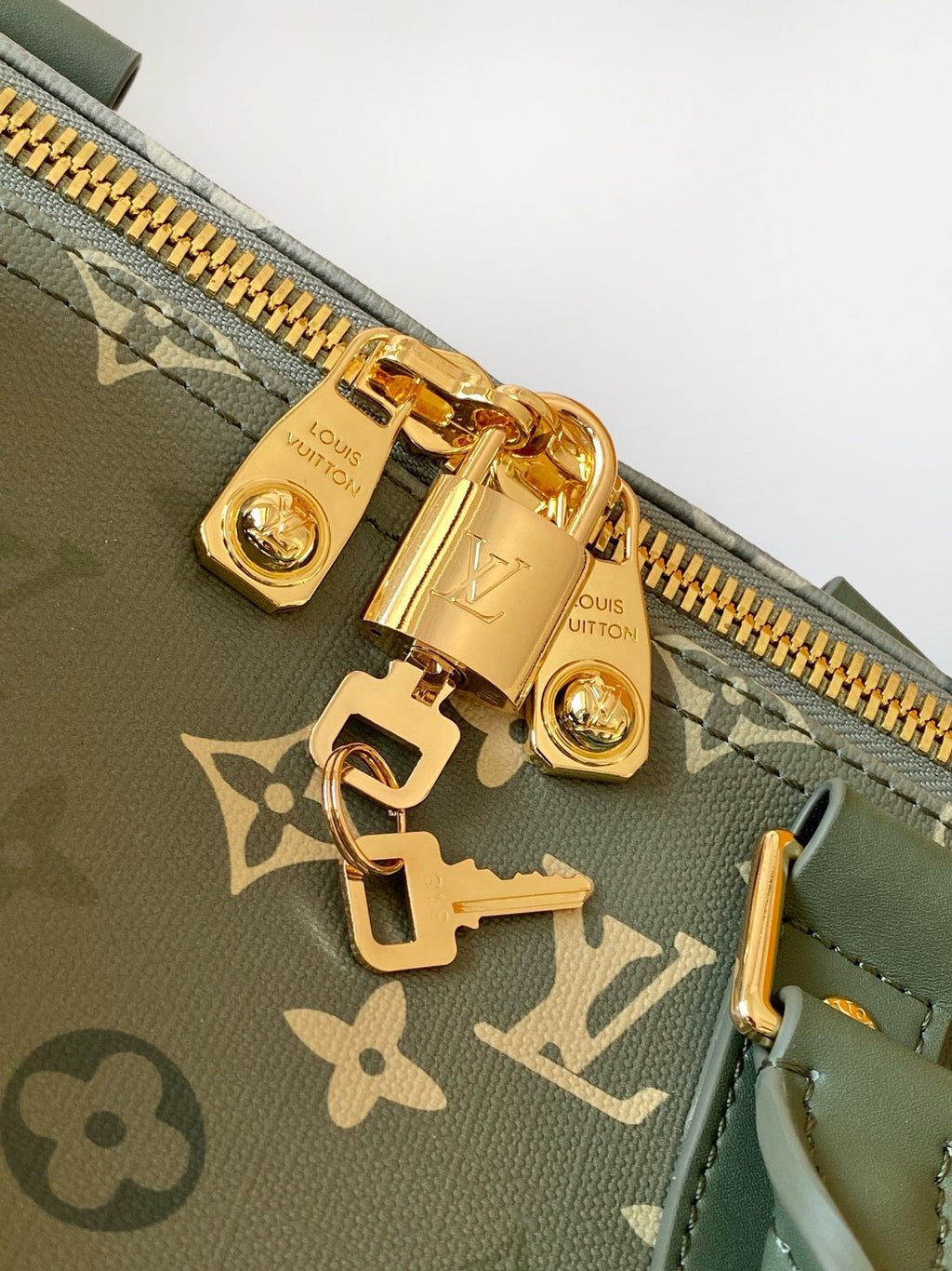 LV Keepall Bandoulière 50 Green  Monogram Surplus Canvas