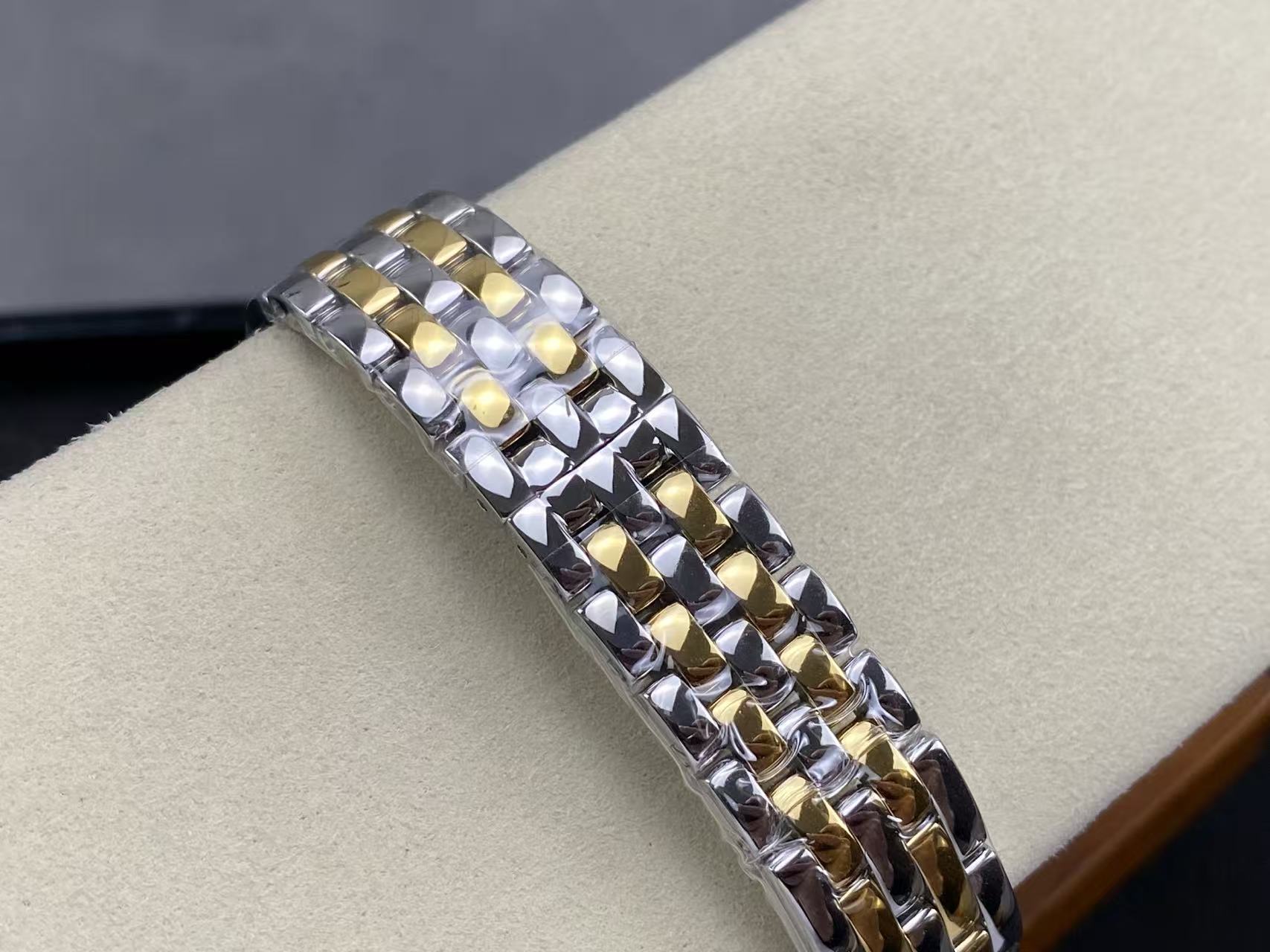 PANTHERE DE CARTIE 27MM QUARTZ GOLD STEEL WHITE DIAL BEST VERSION