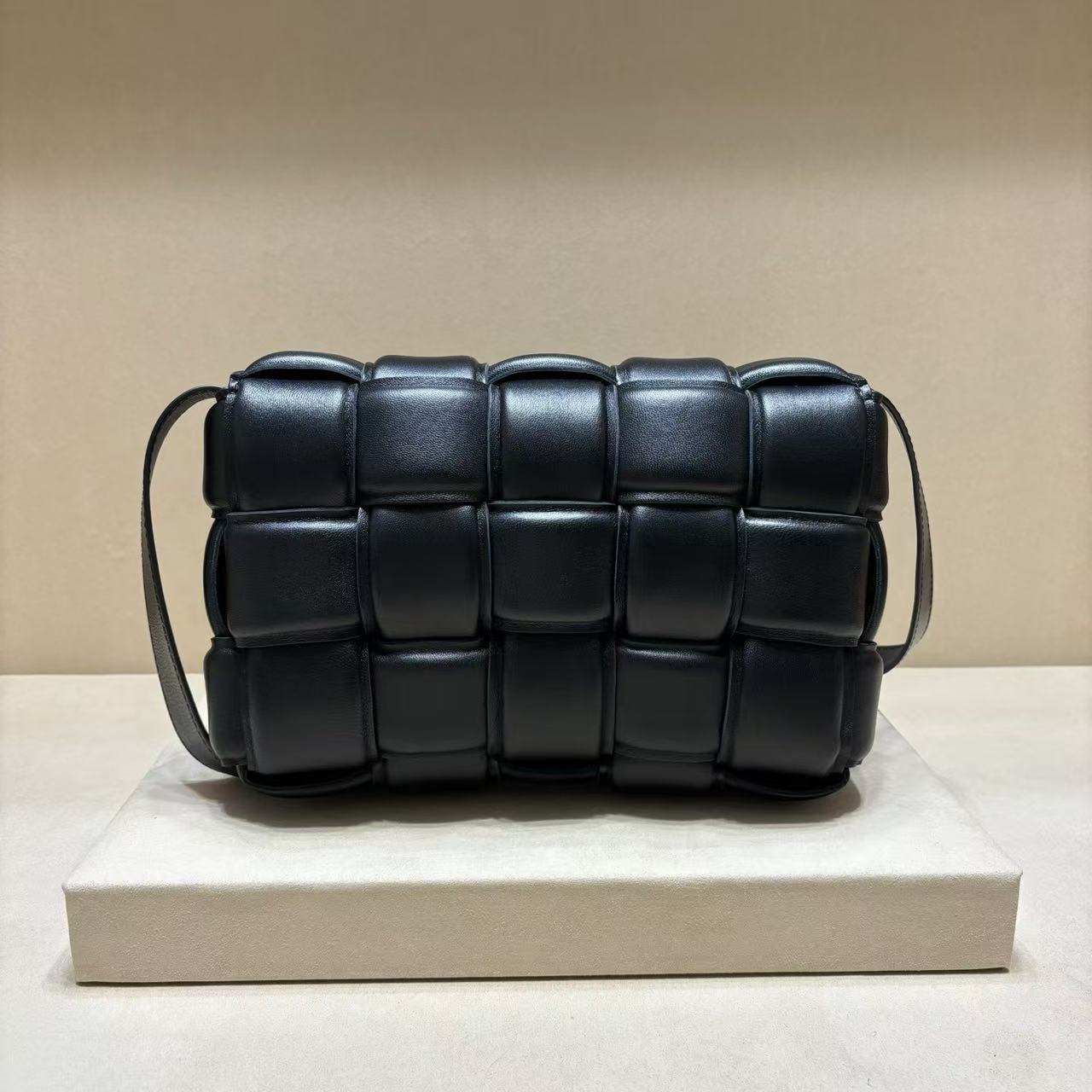 BV CROSSBODY BAG IN BLACK  LAMBSKIN