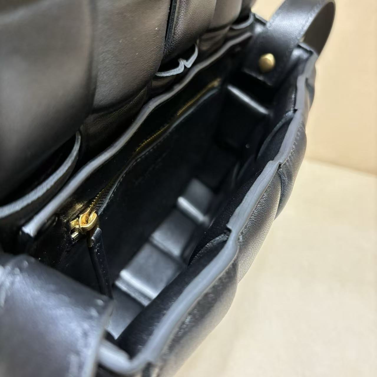 BV CROSSBODY BAG IN BLACK  LAMBSKIN