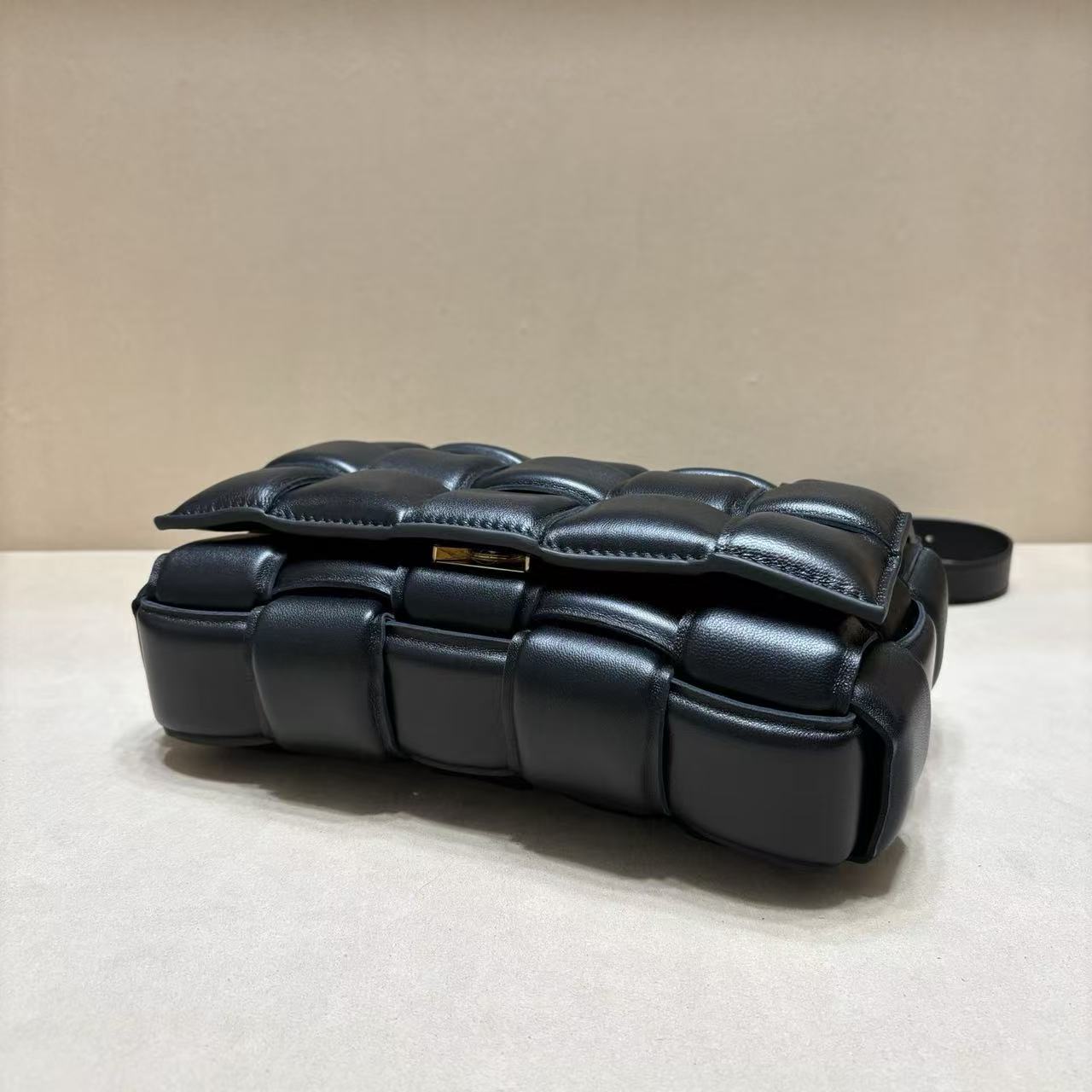 BV CROSSBODY BAG IN BLACK  LAMBSKIN