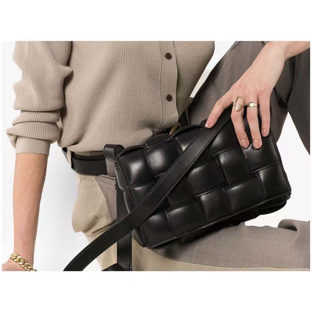 BV CROSSBODY BAG IN BLACK  LAMBSKIN