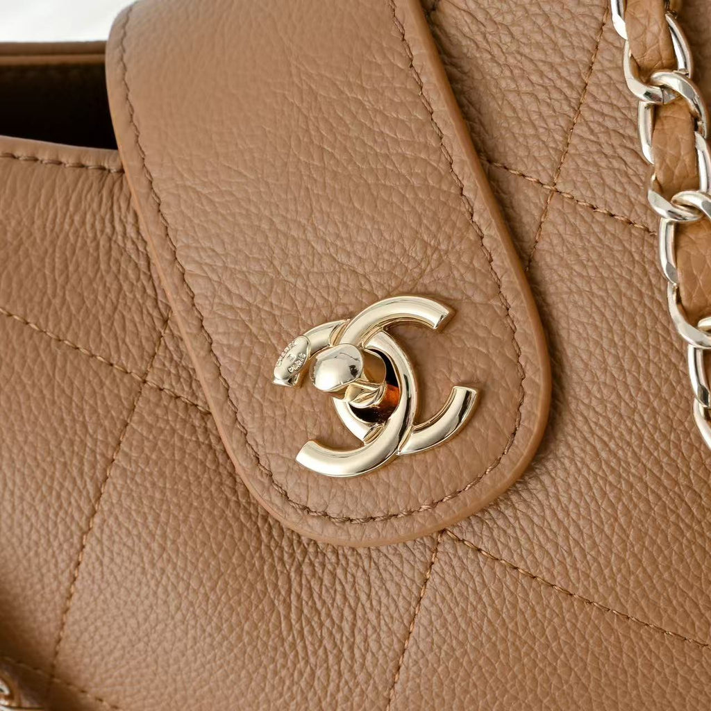 CC Maxi Shopping Bag Brown Grain Calfskin