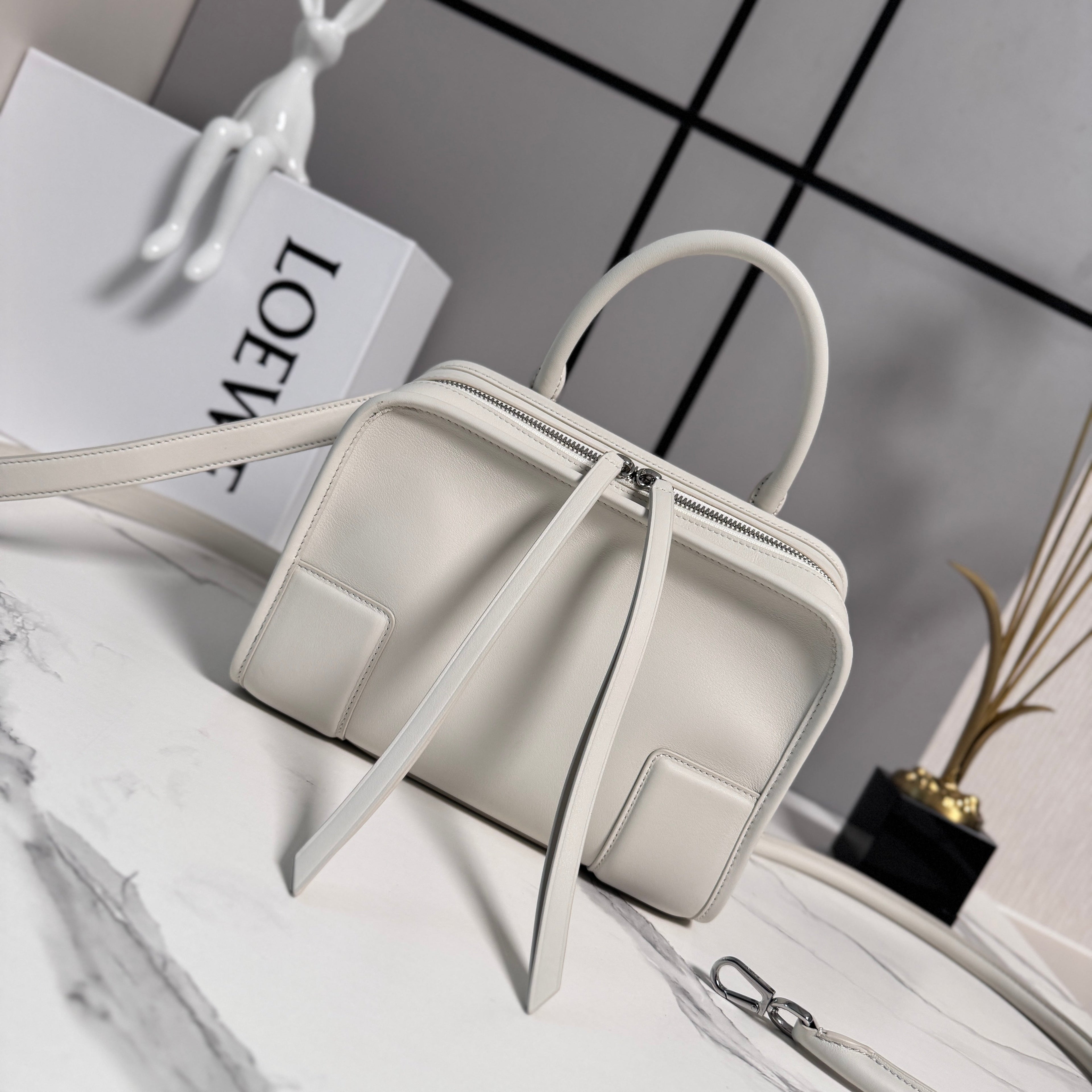 LOEWE Amazona 180 Bag 24.5cm Ivory Soft Calfskin