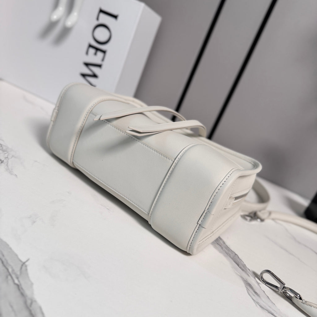 LOEWE Amazona 180 Bag 24.5cm Ivory Soft Calfskin