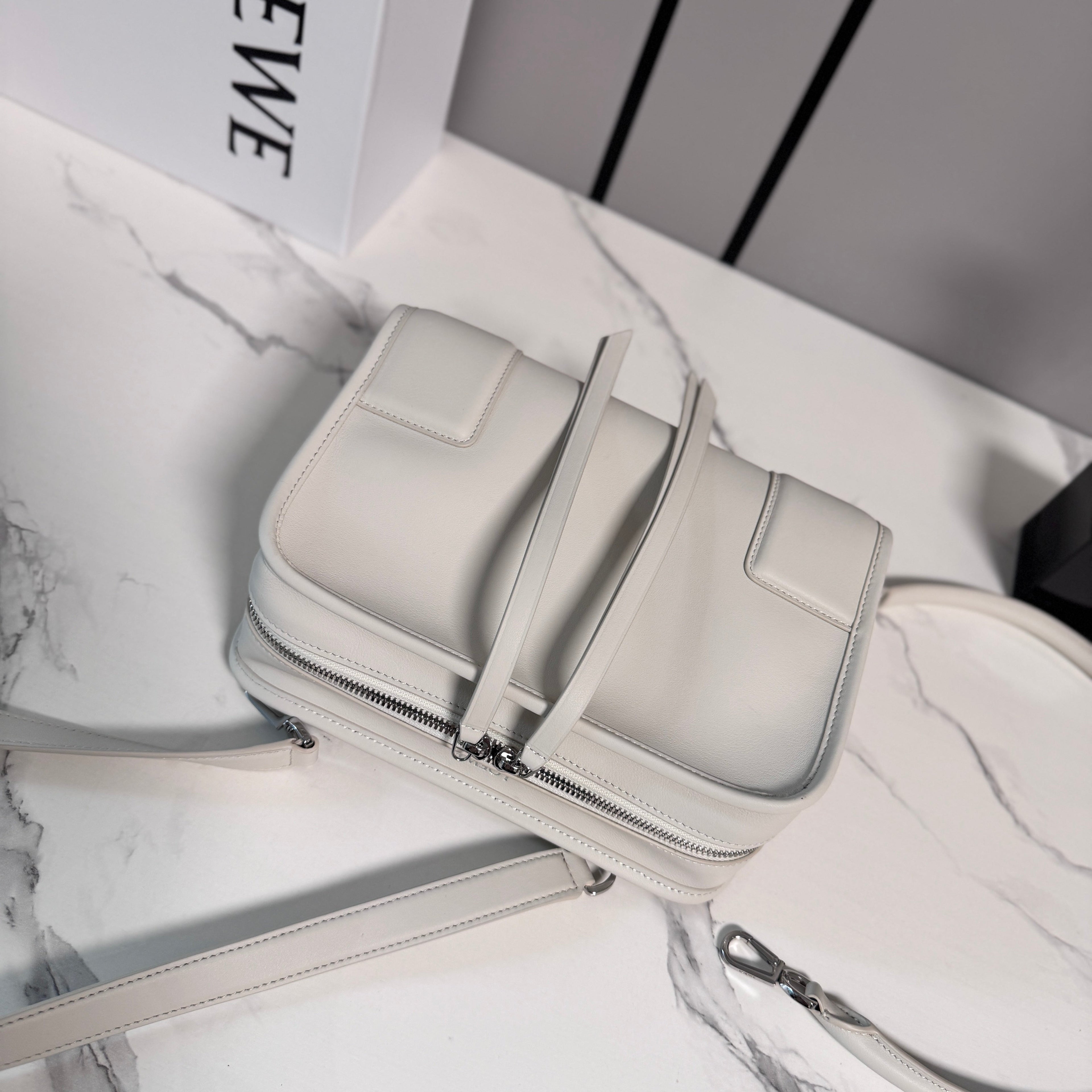 LOEWE Amazona 180 Bag 24.5cm Ivory Soft Calfskin