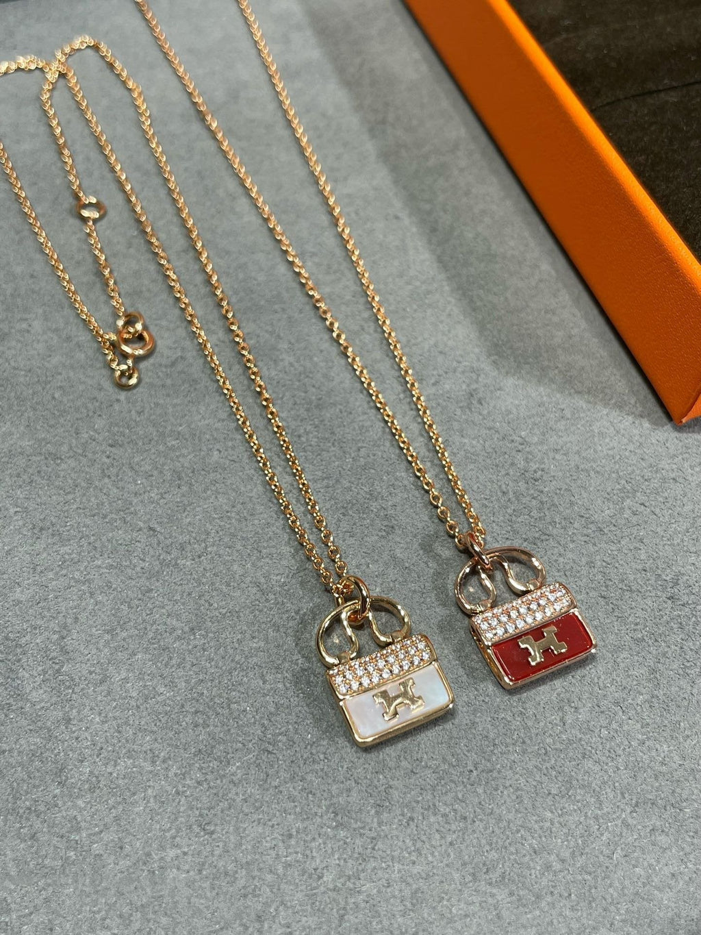 H CIRCE MOISSANITE PENDANT NECKLACE GOLD