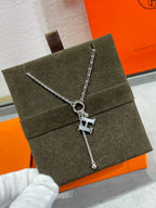 HM MANDARIN DUCK H NECKLACE