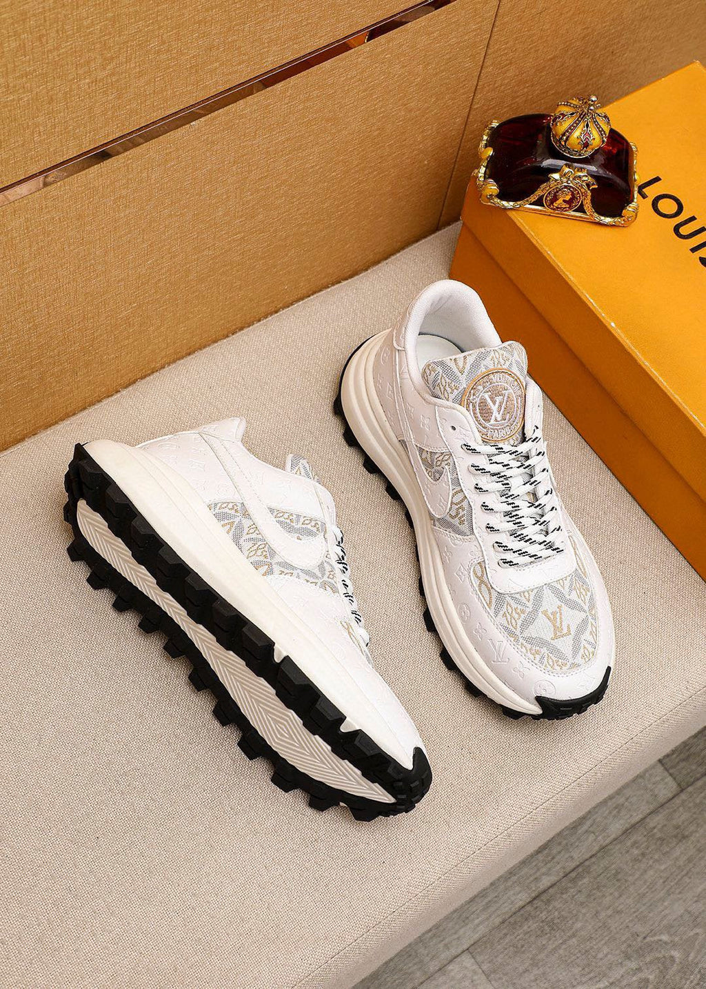 LV HIGH-END CLASSIC WHITE SUEDE MEN'S SHOES