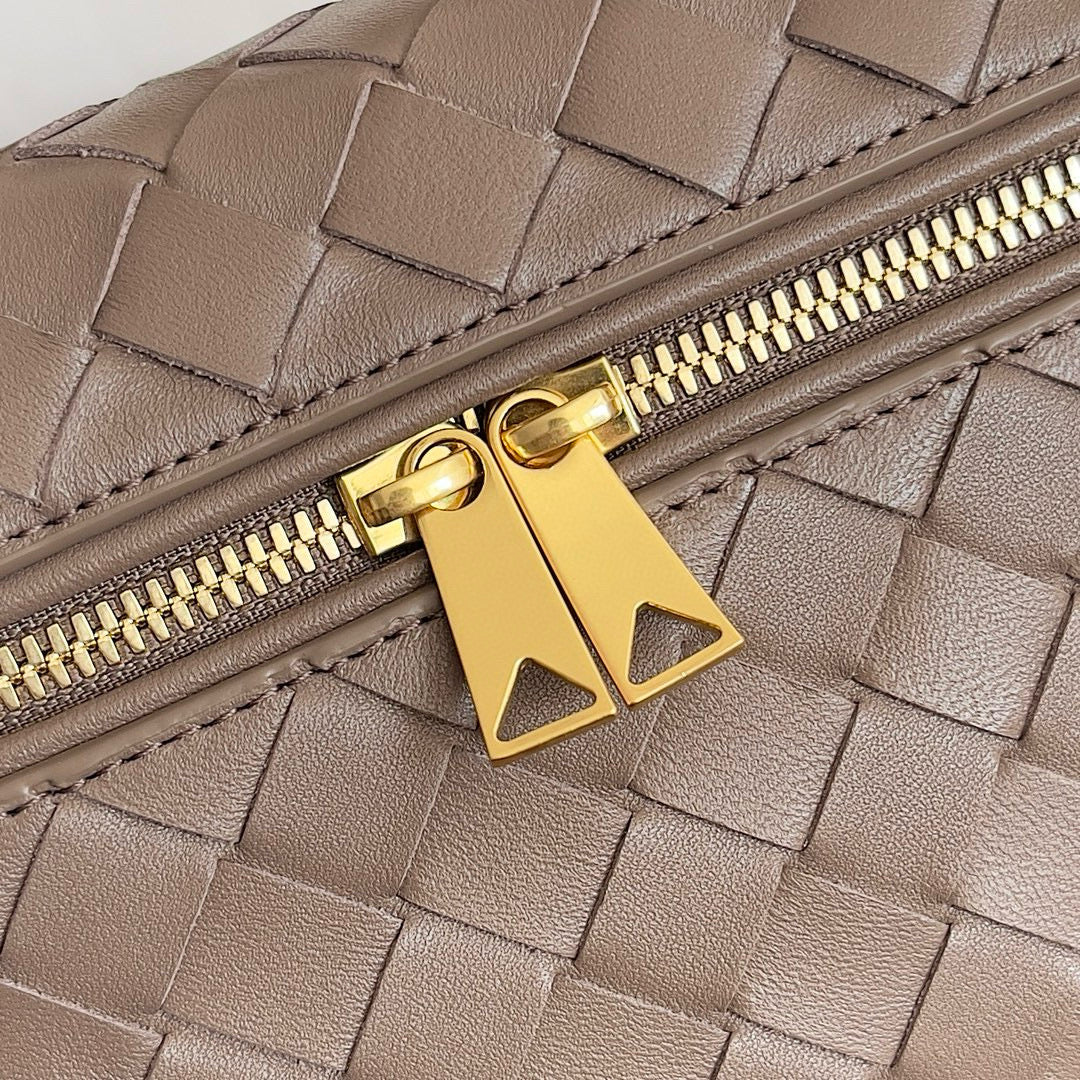 BANG BANG 22 VANITY CASE IN LIMESTONE CALFSKIN